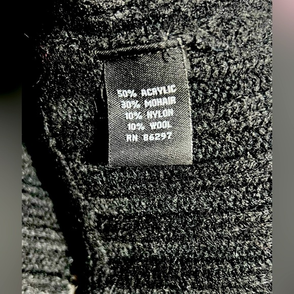 ❤️Y2K BCBG beautiful soft sweater NWT - Picture 12 of 13